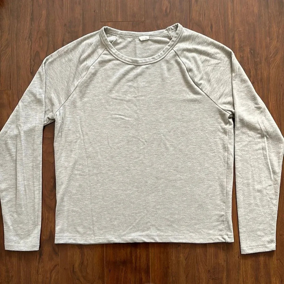 Aritzia Long  Sleeve Top - Picture 1 of 9